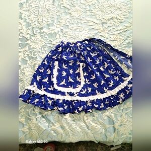 A double pocketed apron handmade.